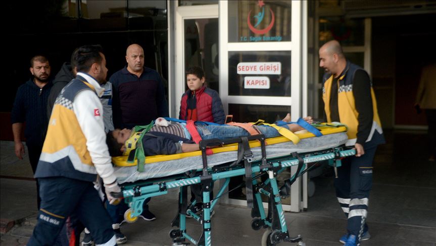 مستشفى كليس التركية يستقبل طفلا سوريا من مصابي اعزاز
