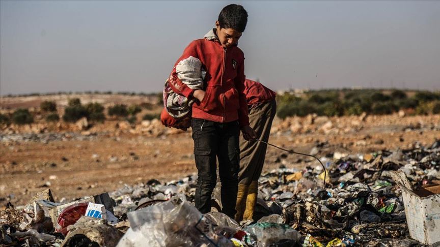 Syrian children earn living by working in garbage dumps