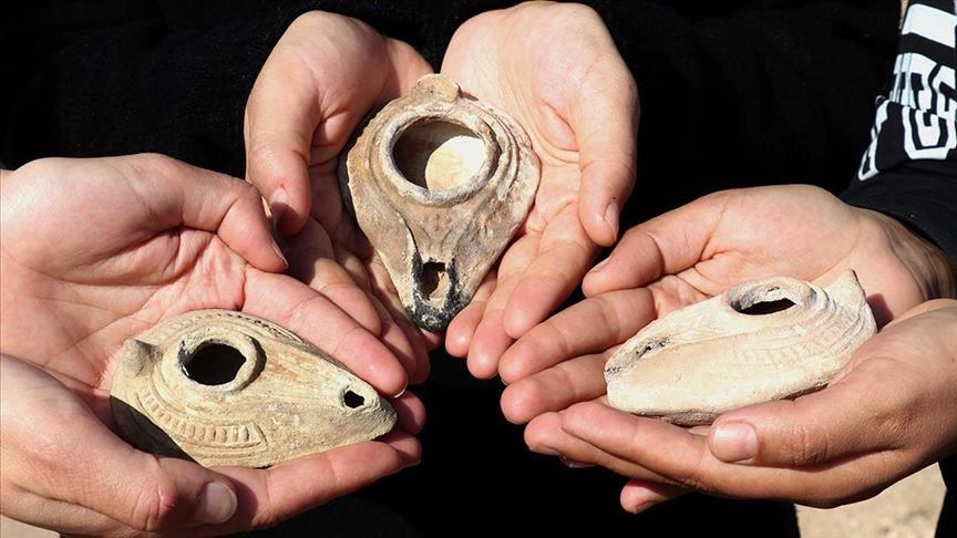 Ancient Roman-era oil lamps found in southeast Turkey