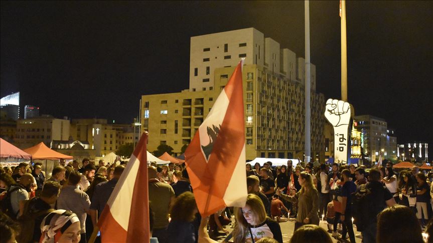 Lebanese overcome sectarian divide, unite for protests