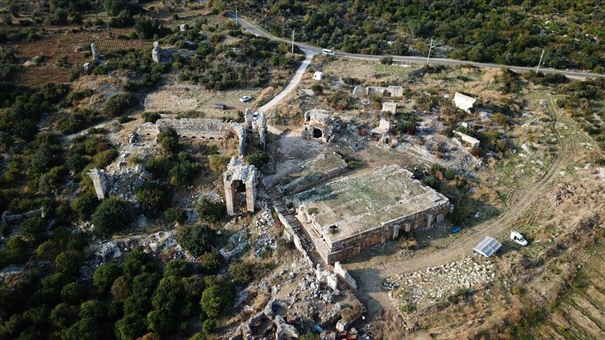Mersin'deki Akkale Antik Kenti'nde binlerce yıllık hamam bulundu