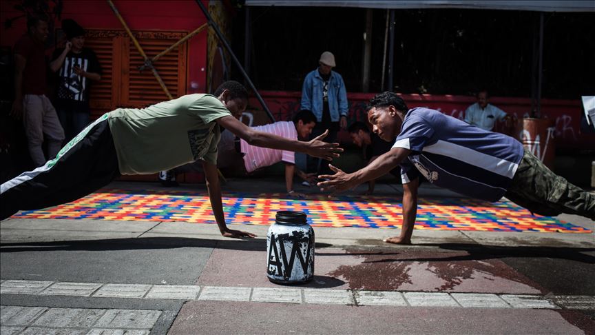 ONG británica forma emprendedores creativos en las comunas de Medellín
