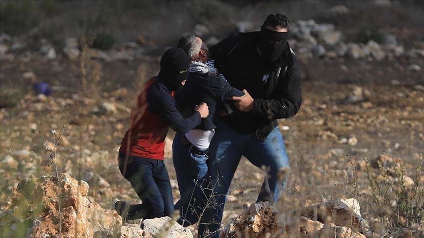 إصابة 8 فلسطينيين في اعتداءات من مستوطنين بالضفة