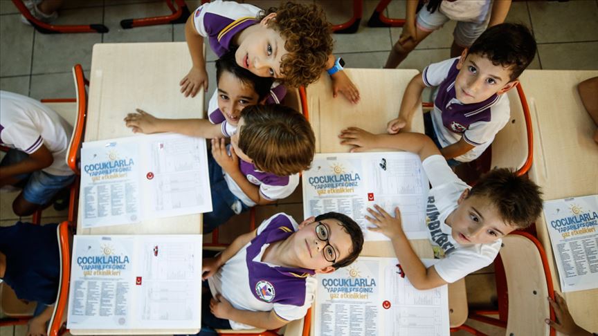 1 milyonu aşkın öğretmen öğrencilere yön veriyor