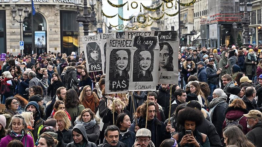 Fransa'da kadına şiddete protesto