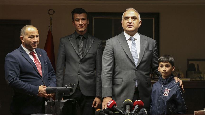 Bakan Ersoy Vanlı çocuğu hayaline bir adım daha yaklaştırdı