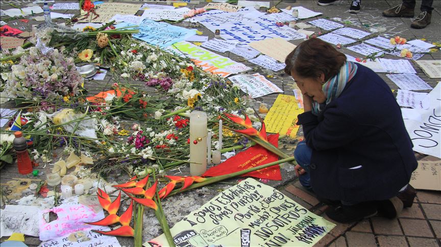 Familia de estudiante muerto por disparo de policía en Bogotá pide “no más violencia”
