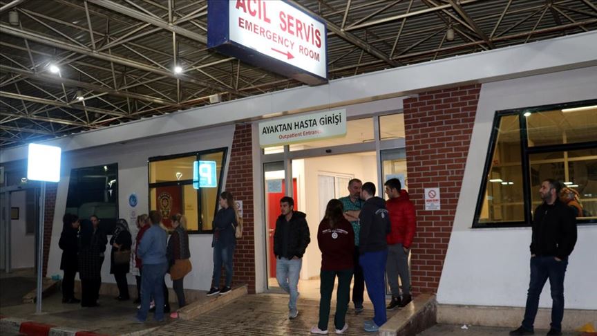 Arnavutluk'taki depremde yaralanan Türk vatandaşı ambulans uçakla İzmir'e getirildi