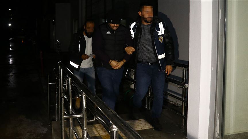 Adana merkezli FETÖ şüphelilerine yönelik şafak operasyonunda 21 gözaltı