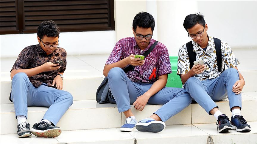 Indonesian children suffering from gadget addiction