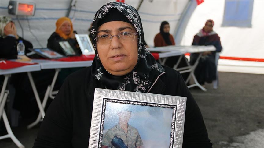 Diyarbakır annelerinden Altıntaş: Ya oğlumu alacağım ya da burada öleceğim 