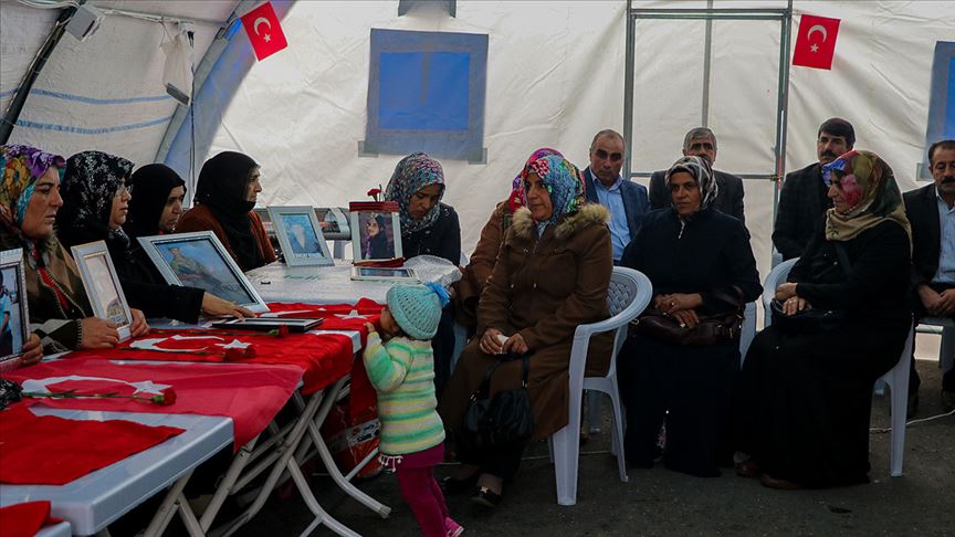 Şehit yakınları ve gazilerden Diyarbakır annelerine destek ziyareti