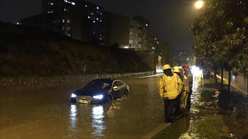 İstanbul'da sağanak etkili oluyor