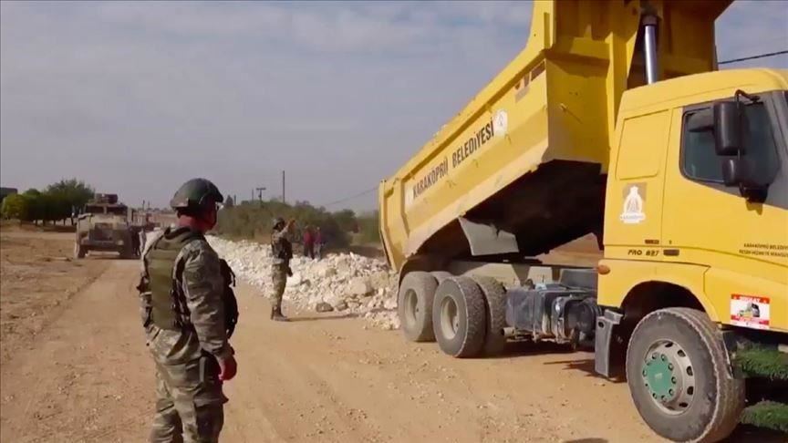Turkish army builds more road checkpoints in N.Syria