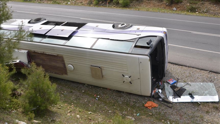 Volcamiento de autobús en Rusia deja 15 muertos