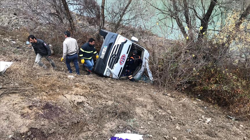 Yozgat'ta sporcuları taşıyan minibüs devrildi: 2 ölü, 15 yaralı