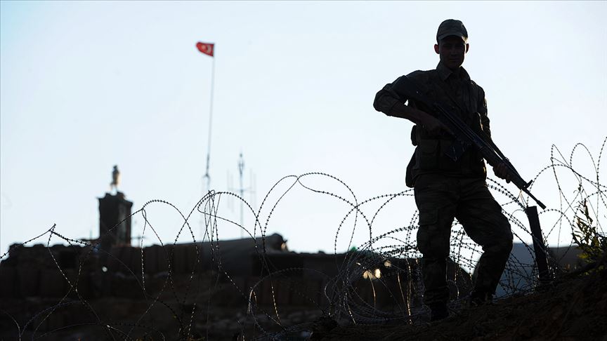 Hakkari'de PKK'lı terörist teslim oldu