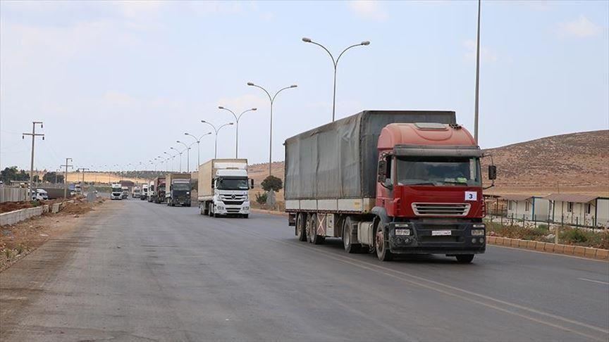 46 شاحنة مساعدات أممية تدخل إدلب عبر تركيا