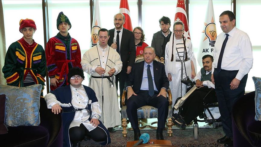 أردوغان يلتقي رياضيين من ذوي الاحتياجات الخاصة بأنقرة