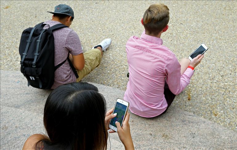 Norveški grad planira zabraniti upotrebu mobilnih telefona u školama
