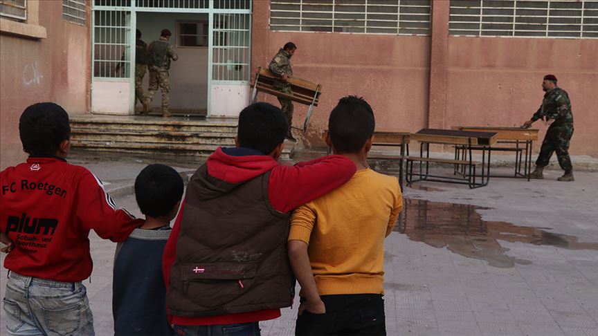 "الوطني السوري" يواصل إزالة آثار الإرهابين من مدارس رأس العين