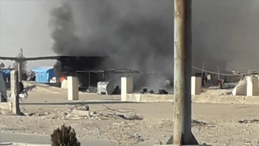"ي ب ك" الإرهابي يحرق مخيما للنازحين بدير الزور