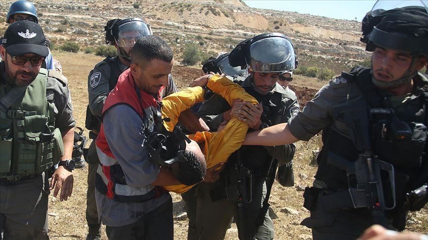 Israeli army rounds up 10 Palestinians in West Bank