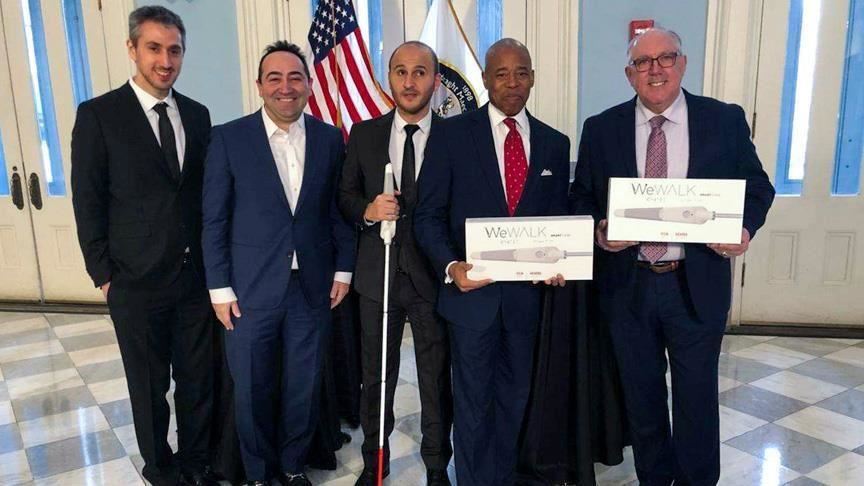 Shpikësi turk ndihmon të verbërit me "bastun të mençur"