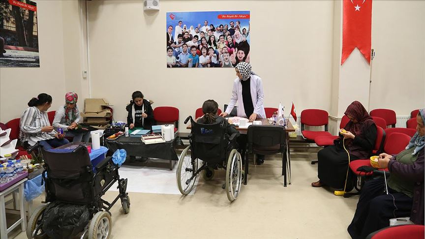 Devlet Korumasindaki Engelli Kadinlar Sanat Ve Sporla Hayata Tutunuyor