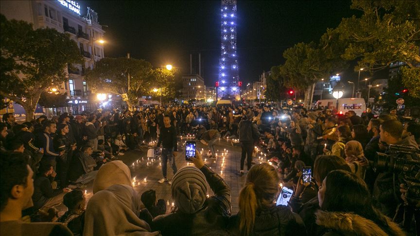 Tunisie/Accident de bus touristique : Des fleurs et des bougies en hommage aux victimes