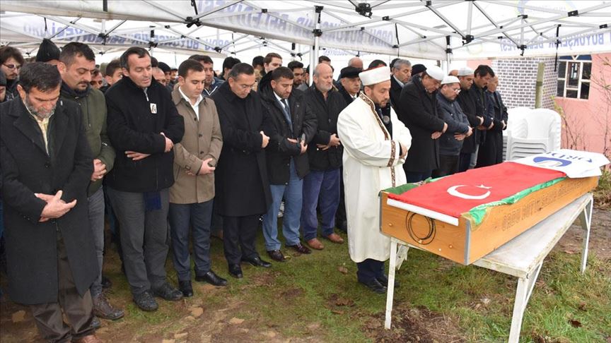 Bıçaklı saldırı sonucu öldürülen Özdemir'in cenazesi toprağa verildi