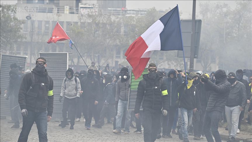 Francia está lista para gran huelga contra la reforma pensional de Macron