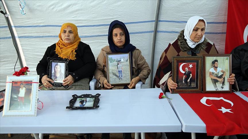 Diyarbakır annelerinden Çiftçi: Kızım 12 yaşındaydı kaçırdılar ve eline silah verdiler