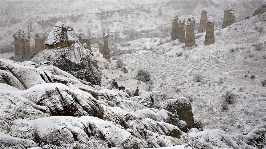 Kapadokya'da 'beyaz güzellik' ziyaretçileri büyüledi 