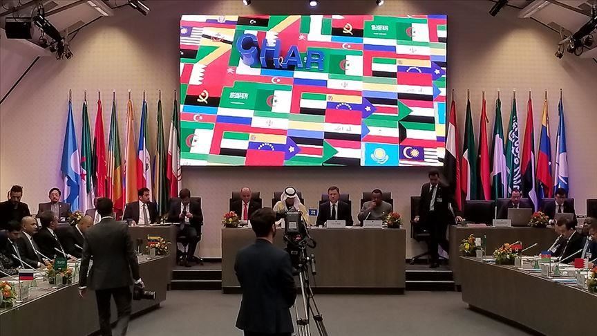 Pétrole: L'OPEC baisse à nouveau la production, les prix grimpent
