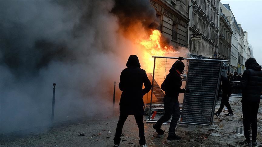 Drugi dan protesta u Parizu: Poremećaji u saobraćaju, zatvoren dvorac Versailles