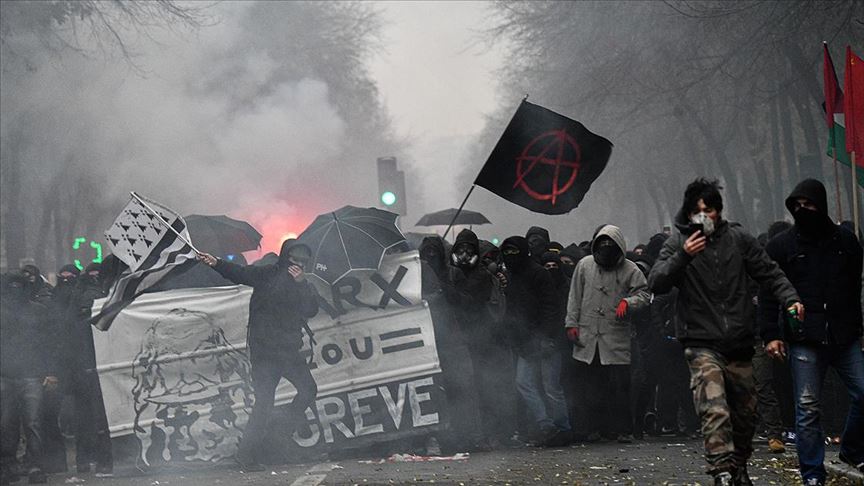 Fransa’daki genel grev üçüncü gününde