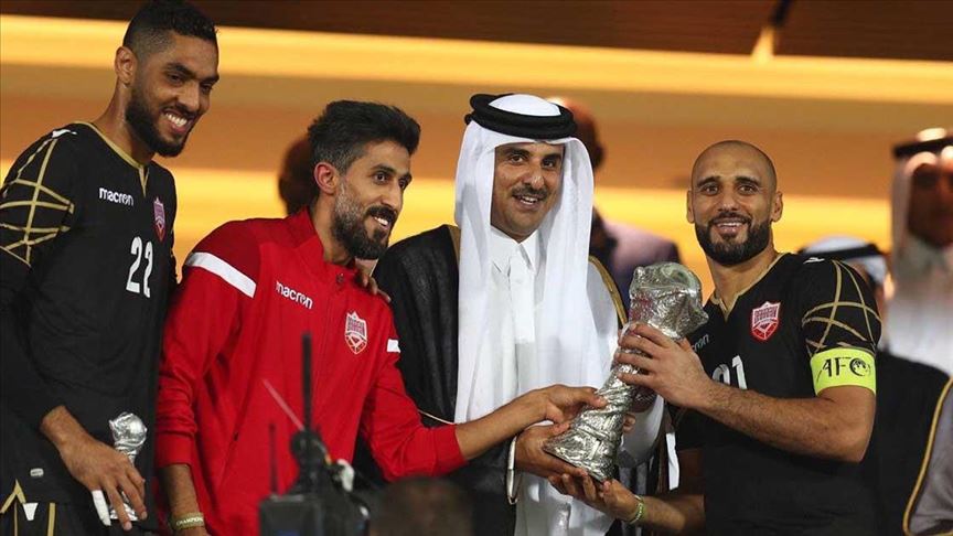 أمير قطر يتوج البحرين بكأس "خليجي 24"