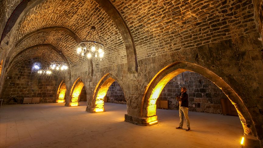 الخانات القديمة شواهد على سحر الهندسة المعمارية السلجوقية بتركيا(تقرير)