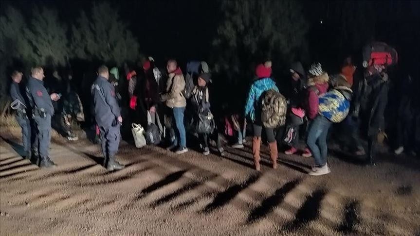 ضبط 76 مهاجرا غير نظامي غربي تركيا