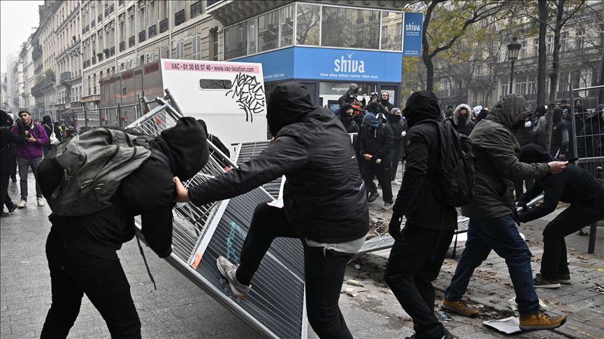 Jurnalis foto Anadolu Agency terluka akibat granat di Prancis