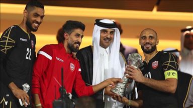 أمير قطر يتوج البحرين بكأس "خليجي 24"