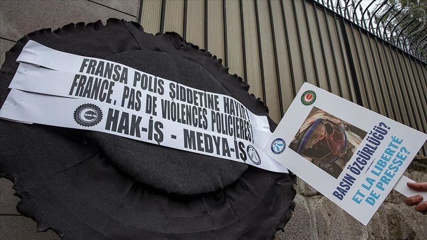 Photographe de l'AA blessé à Paris: Des syndicats manifestent devant l'ambassade de France à Ankara