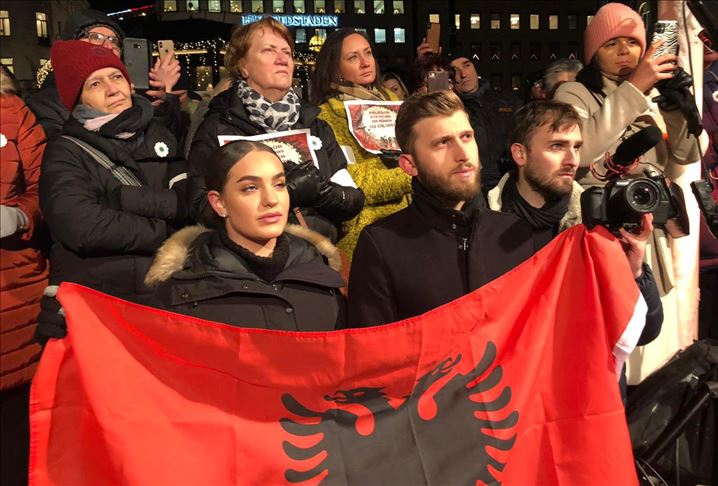 Stokholm, flamuri shqiptar në fokus të protestave kundër ceremonisë së Çmimit Nobel