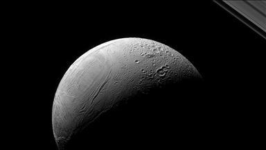Satürn'ün uydusu Enceladus'taki 'kaplan sırtı deseni' nin sırrı çözüldü
