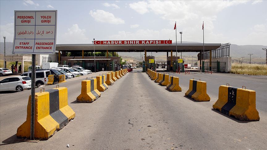 PKK'lı 3 terörist sınır kapısında teslim oldu