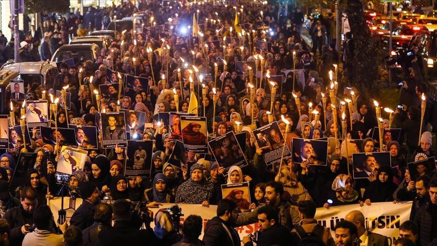 Istanbul hosts torchlight march for Egyptian prisoners