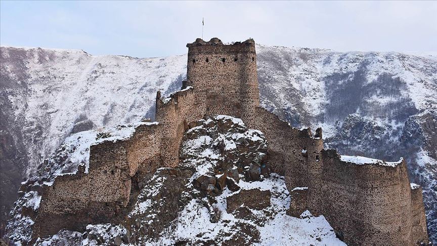 Karın güzelliği Şeytan Kalesi'nde görsel şölen oluşturdu