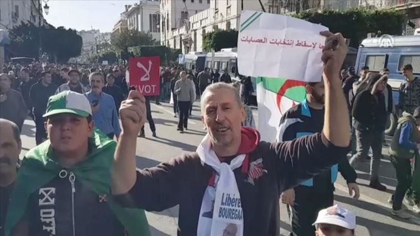قبل الانتخابات بساعات.. مظاهرات داعمة ورافضة لرئاسيات الجزائر