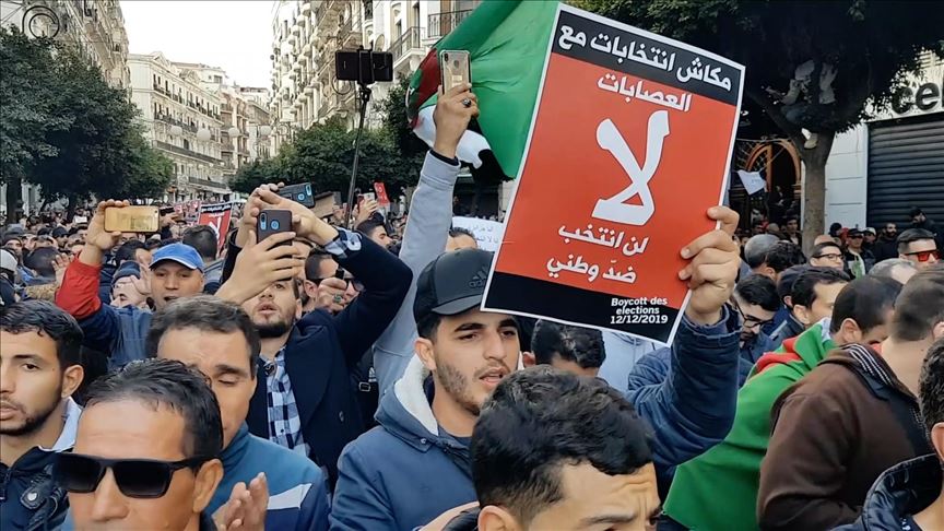 عقب انطلاق التصويت.. مظاهرات في الجزائر رفضا للانتخابات